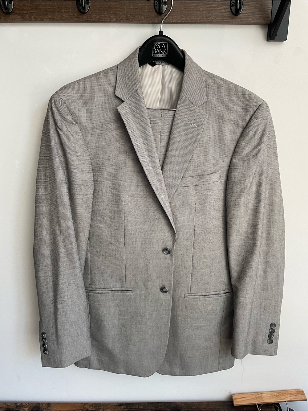 Jos. A. Bank Light Gray Patterned Men's Two-Button Suit Summer Weight